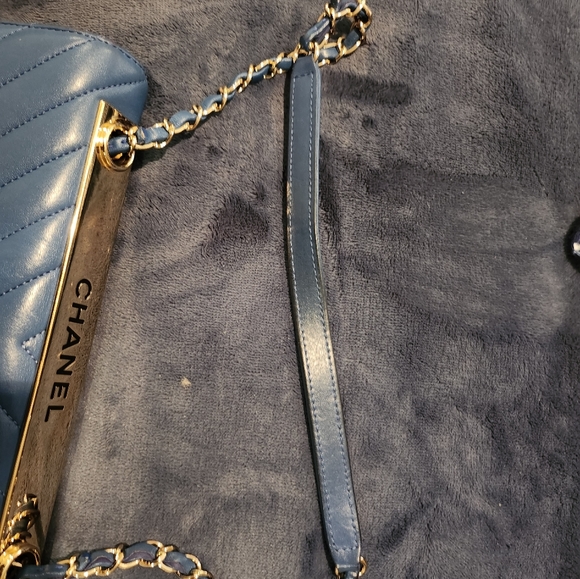 Chanel Chevron Trendy Flap Bag - Picture 6 of 15